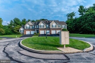 Building Photo - 908 Holly Ct