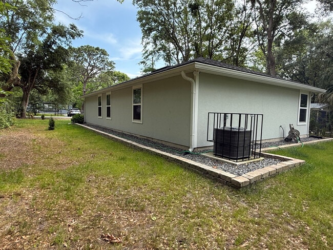 Building Photo - 4649 Suray Ave