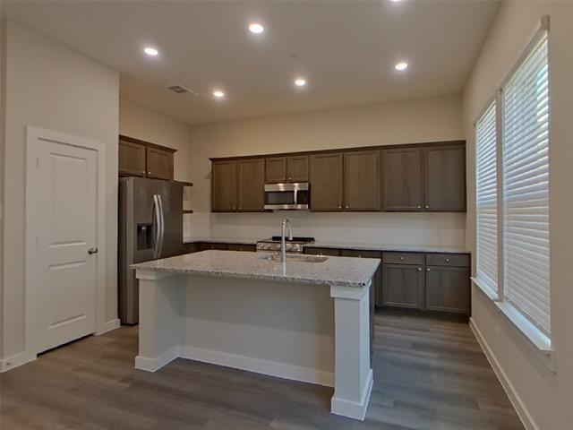 Building Photo - 310 Lincoln Cir