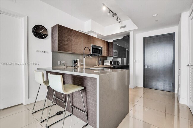 Building Photo - 1080 Brickell Ave