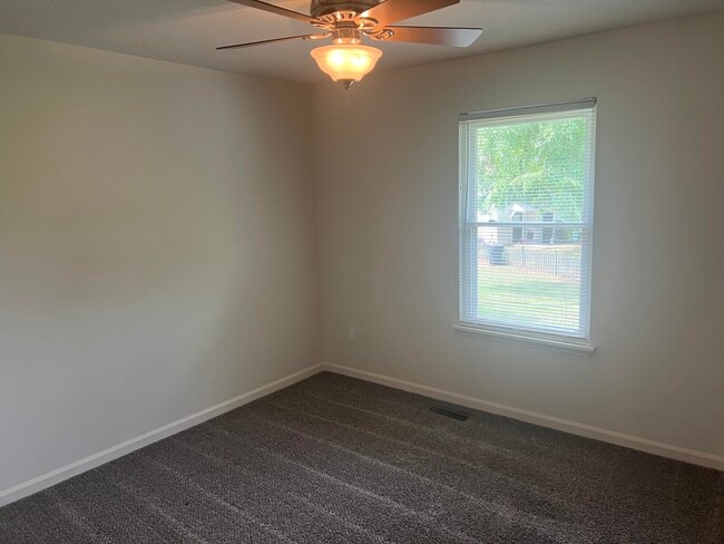 Building Photo - 301 W Clifton Ave