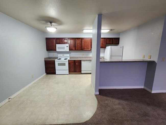 Building Photo - Nice Guard Gated Bella Vita Unit with larg...
