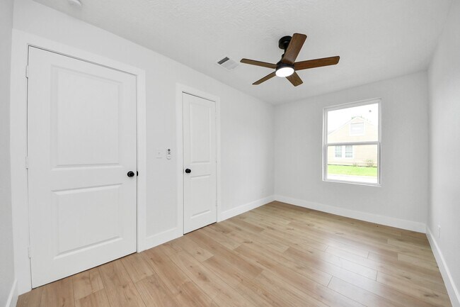 Building Photo - 501 Schilling Ave