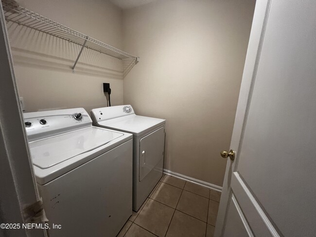 Building Photo - 1831 Biscayne Bay Cir