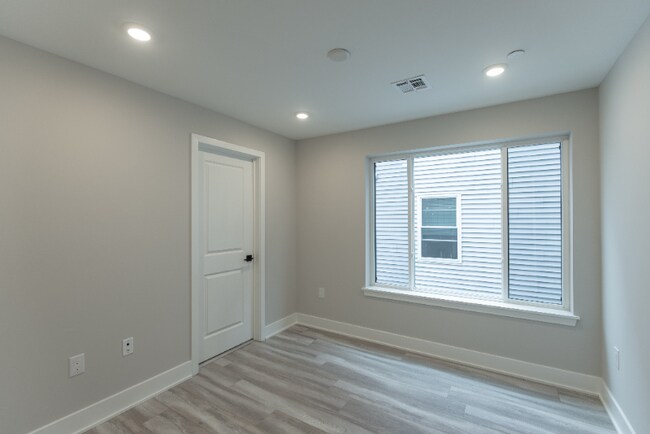 Building Photo - 665 N 35th St