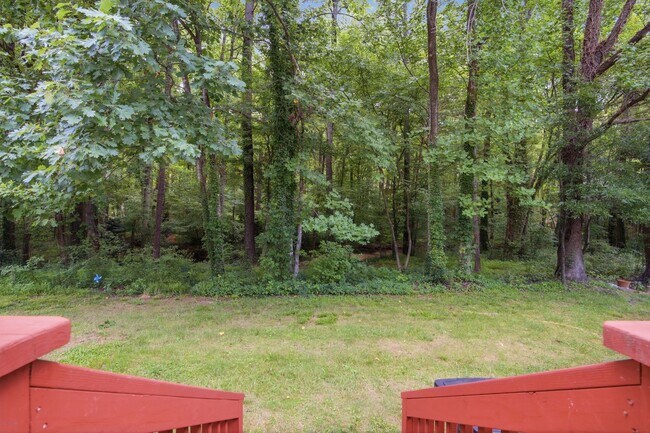 Building Photo - 110 Planetree Ln