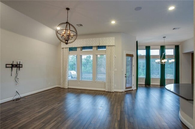 Building Photo - 820 Anahuac Dr