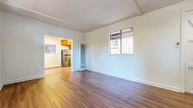 Building Photo - Cozy and Spacious 1 Bedroom 1 Bathroom Cottage! Landscaping and Garbage Included!