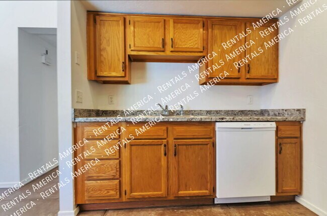 Building Photo - 1009 E Halcyon Rd