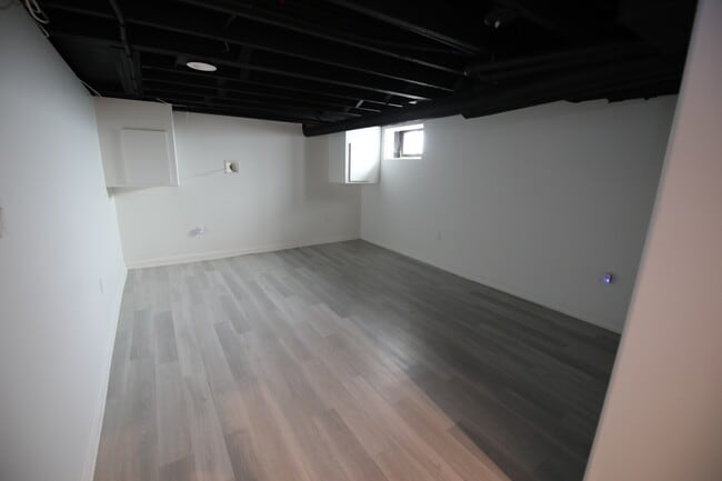 Building Photo - 310 E Beck St