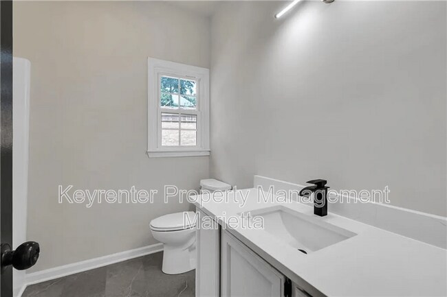 Building Photo - 991 Gentry Ln