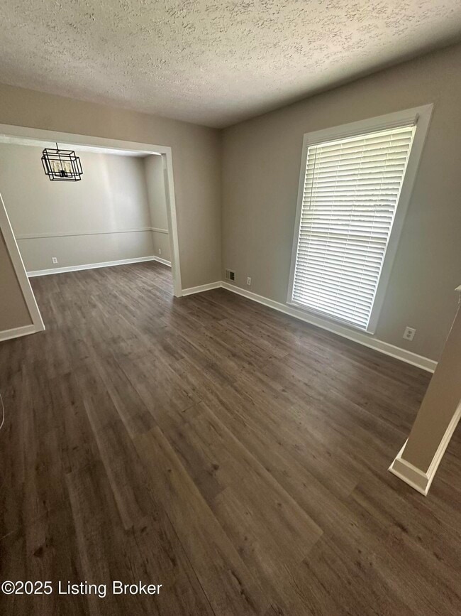 Building Photo - 1303 Bentwood Way
