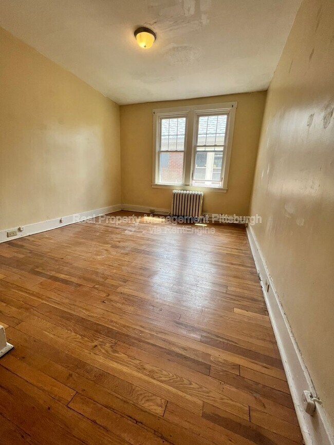 Building Photo - 5731 Phillips Ave