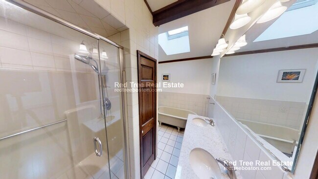 Building Photo - 63 Johnson St