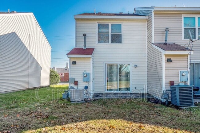 Building Photo - 2716 Peach St