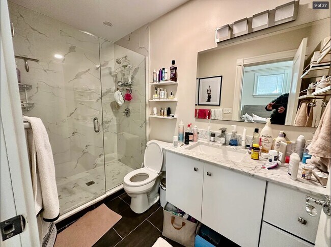 Building Photo - 470 Green St