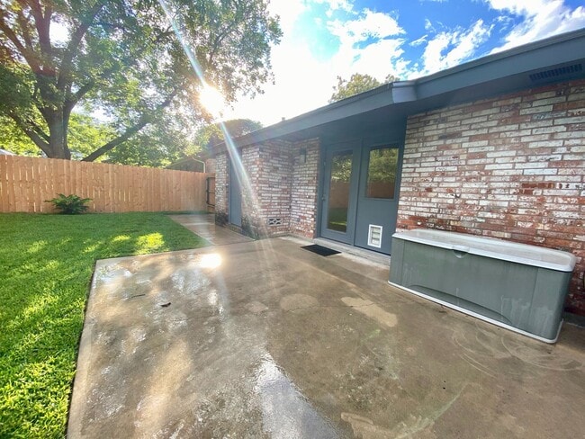 Building Photo - Colonies North Home with 3 BD | 2 BA Available JULY 2026!!