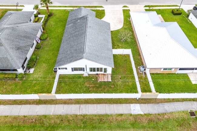 Building Photo - 125 Raintree Trail