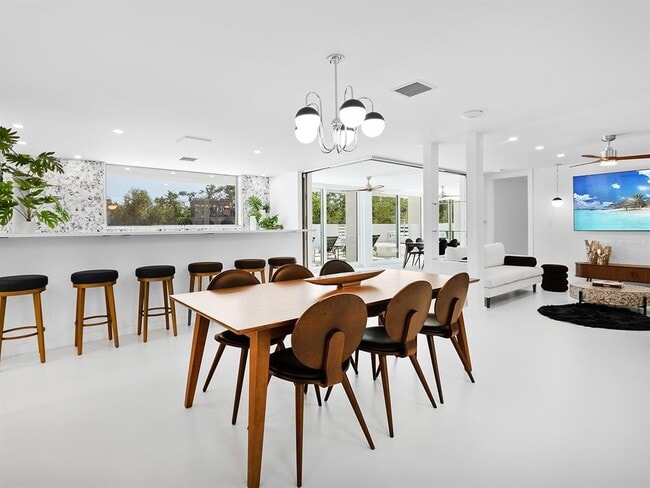 Building Photo - 7647 Sanderling Rd