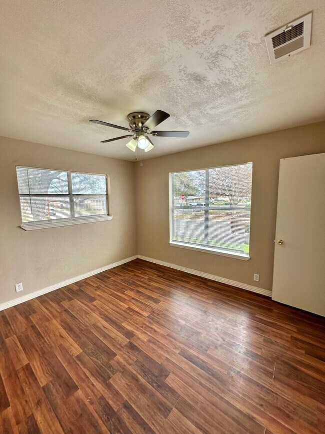 Building Photo - COMING MAY 2026 - Spacious & Centrally Located 3-Bedroom 2-Bathroom Home!