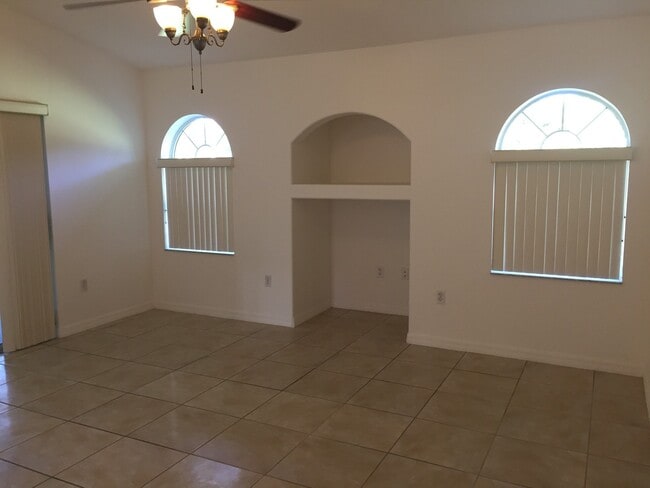 Building Photo - Beautiful 3 /2 Home with HUGE Lanai!