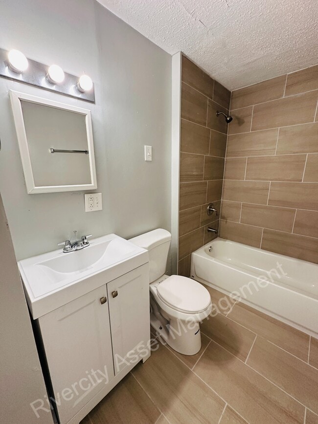 Building Photo - 3636 Mallory Ave