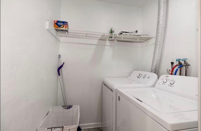 Building Photo - Beautiful Fully Furnished Two Bedroom Minutes From Hershey