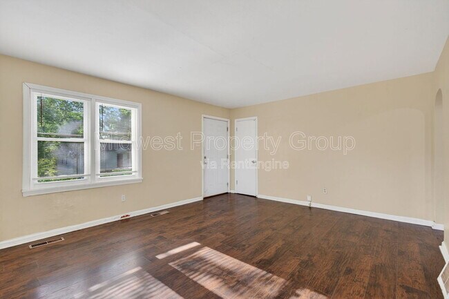 Building Photo - 224 S Harvey Ave