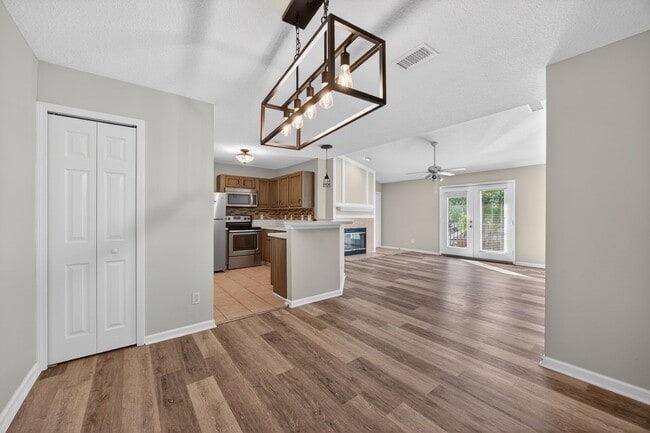Building Photo - Windsor Pointe Condo