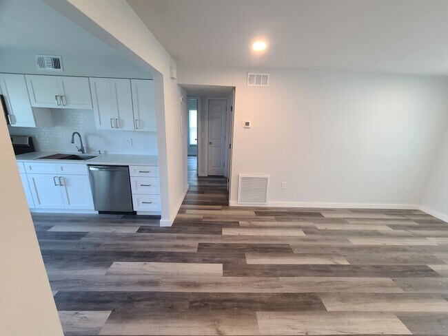 Building Photo - 7196 68th Ct N