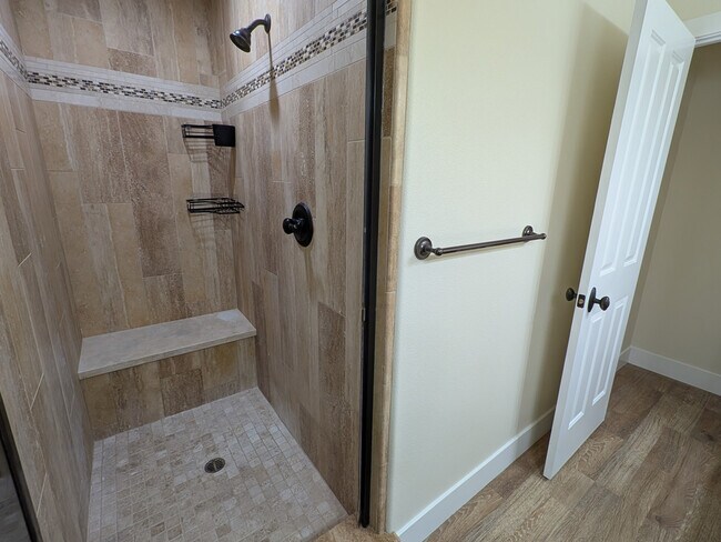 Building Photo - 5592 Diamond Ridge Dr