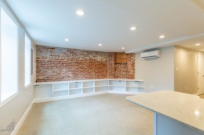 Building Photo - Excellent English Basement in Parkview!