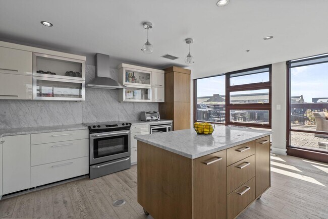 Building Photo - 367 Auden Ave