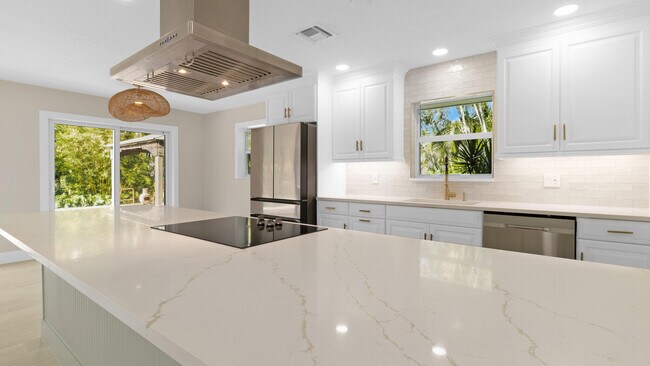 Building Photo - 158 Lucina Dr