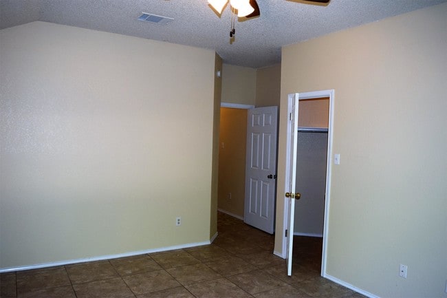 Building Photo - 8133 Tockington Way