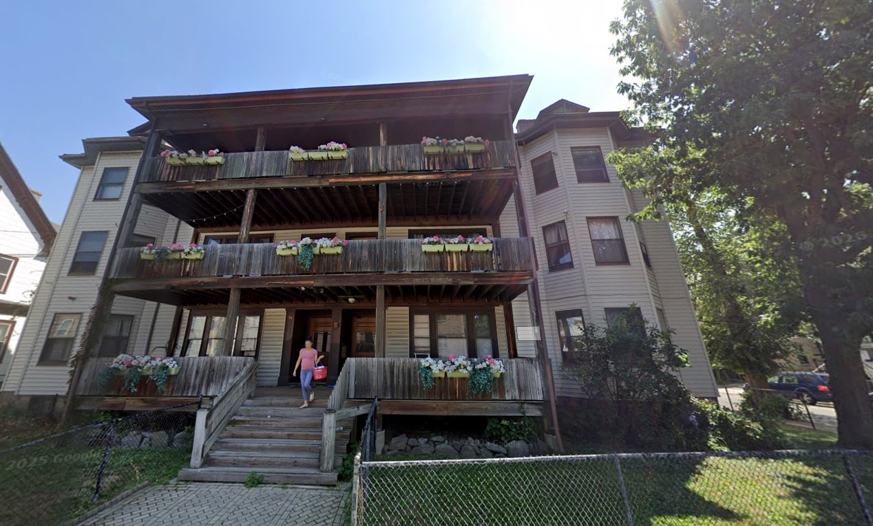 Building Photo - 34 Linden St