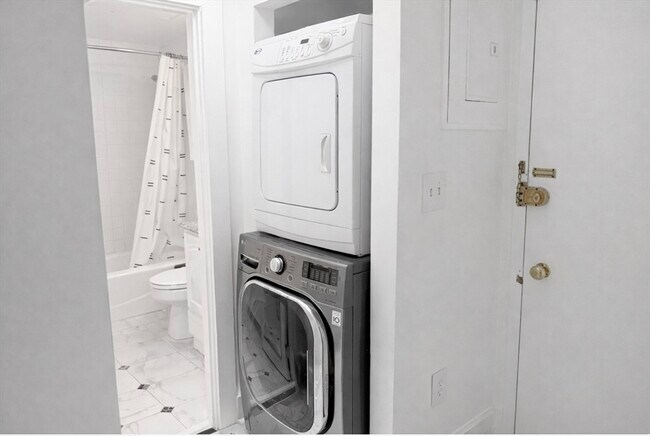 Building Photo - 133 Commonwealth Ave