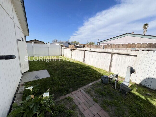 Building Photo - AVAILABLE SEPTEMBER - MOVE IN SPECIAL RATE- 55+ Community - 2 Bed / 2 Bath