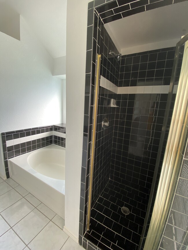 Building Photo - 5009 Chad Dr