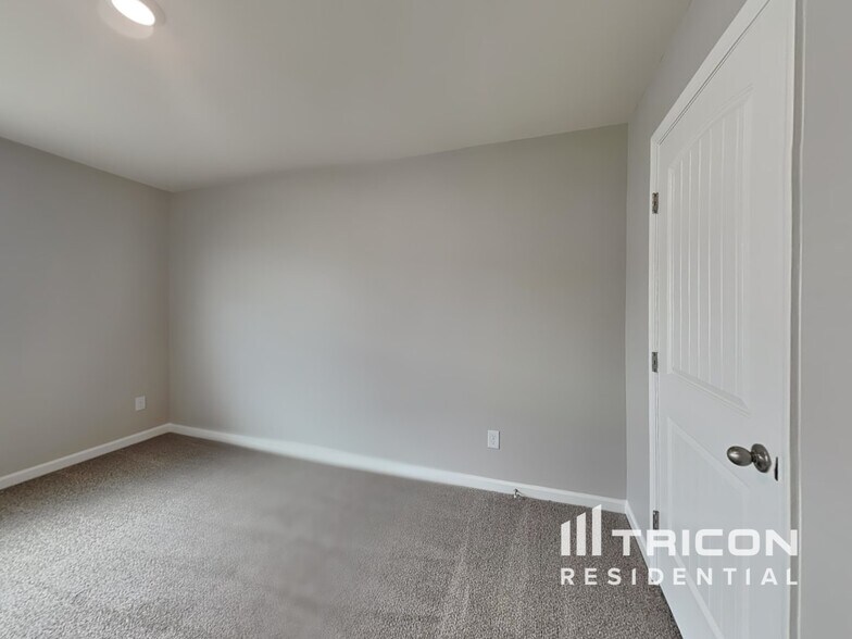 Building Photo - 5580 Foxglove Wy