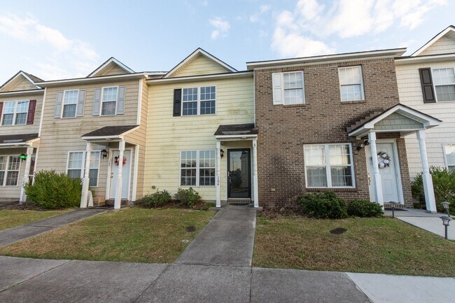 Building Photo - 104 Streamwood Dr