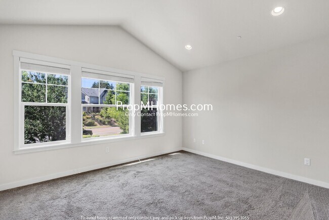 Building Photo - Three Level Home in Villebois - 4 Bedrooms!