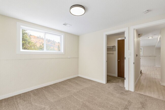 Building Photo - Bright & Beautiful Foothills Home Just Minutes from Downtown Boulder