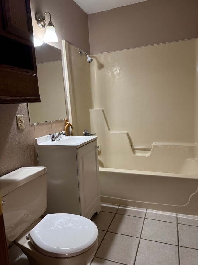 Building Photo - 1758 N Woodrow Ct