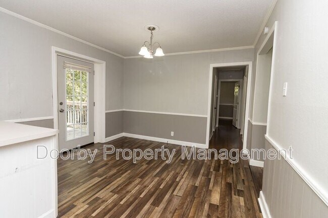 Building Photo - 730 Roberta Dr