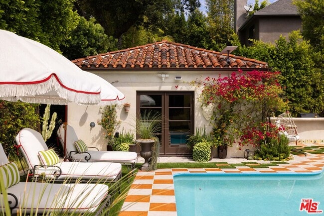 Building Photo - 1745 N Vista St