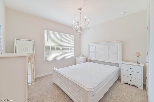 Building Photo - 1009 Jacaranda Pkwy E