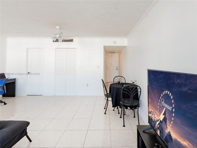 Building Photo - 2899 Collins Ave