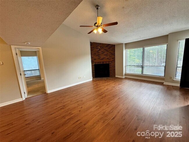 Building Photo - 1600 Sharon Rd W
