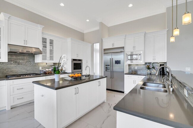 Building Photo - 9728 Bozzano Dr